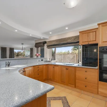 Tui Lookout - Spa Pool & Lake Views Taupo Exterior photo