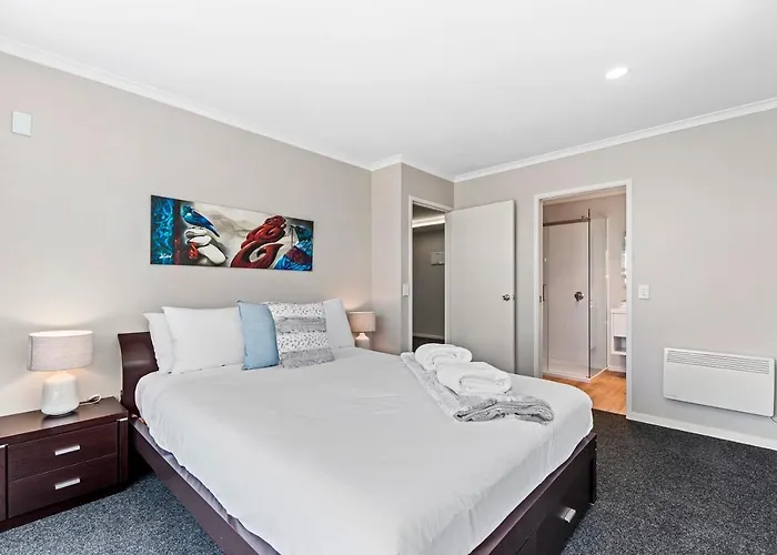 Tui Lookout - Spa Pool & Lake Views