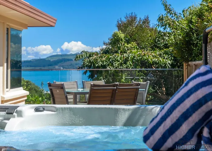 Tui Lookout - Spa Pool & Lake Views