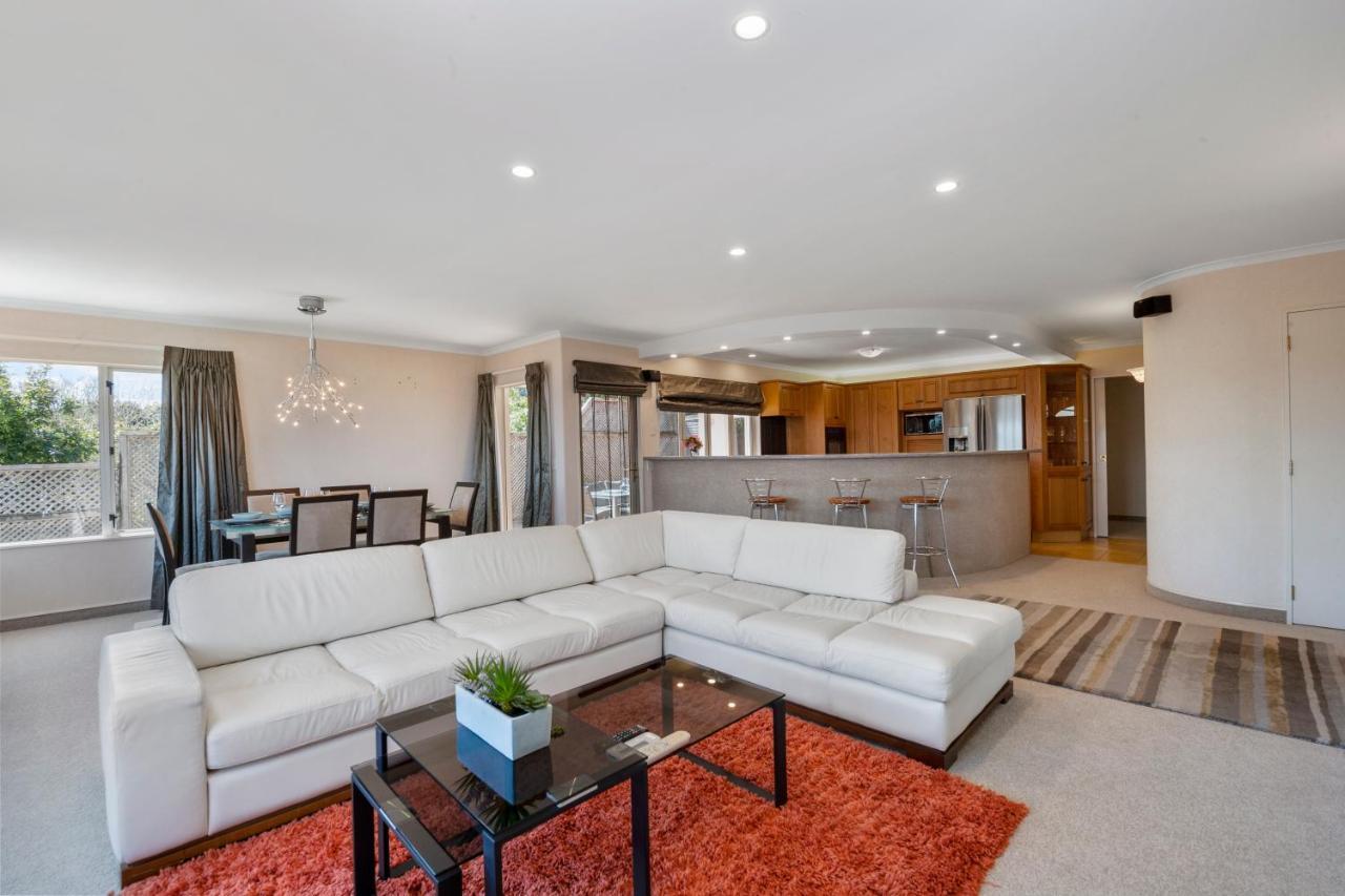 Tui Lookout - Pool & Views Holiday home Taupo